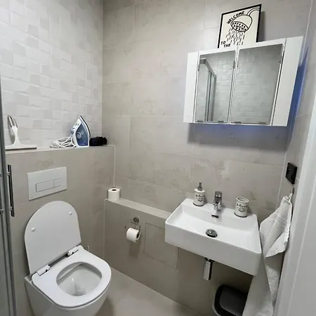 Apartamento Stylish In The Heart Of The Near Aupark And The Main Station