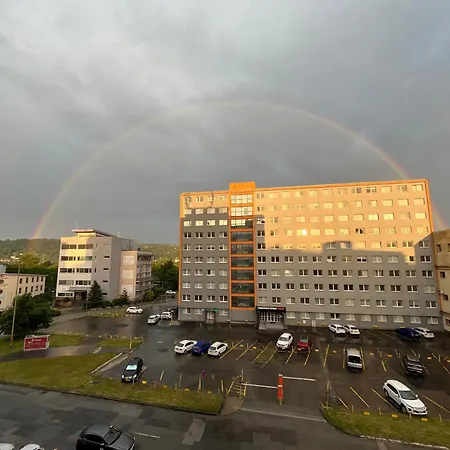 Apartamento Stylish In The Heart Of The Near Aupark And The Main Station