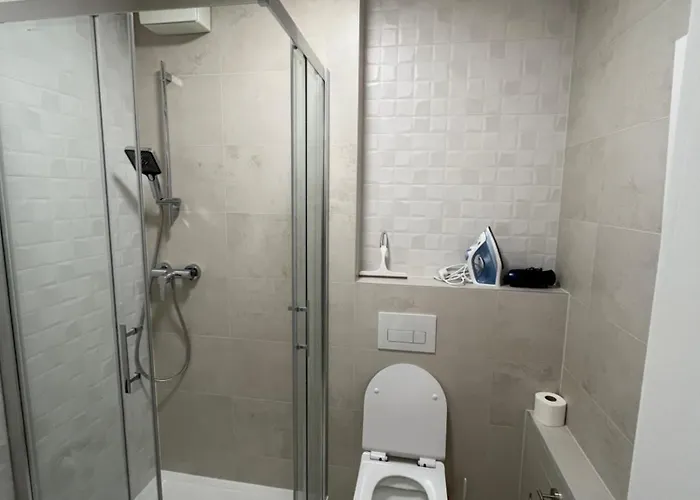 Stylish In The Heart Of The Near Aupark And The Main Station Apartamento *