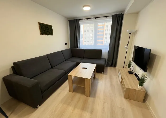 Stylish In The Heart Of The Near Aupark And The Main Station דירה