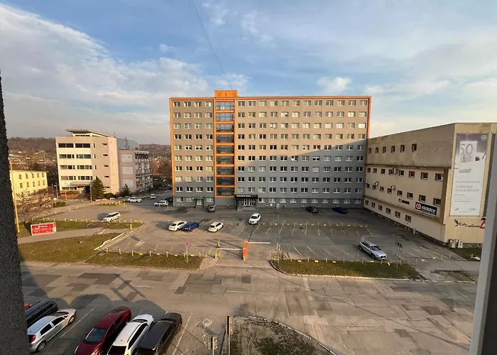 Stylish In The Heart Of The Near Aupark And The Main Station *